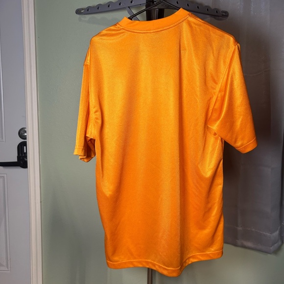 H&M Men's Bright Orange Short Sleeve Tee - Picture 2 of 3